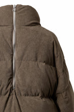 画像をギャラリービューアに読み込む, A.F ARTEFACT HIGH NECK DOWN JACKET / CORDUROY (BROWN)