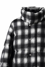 画像をギャラリービューアに読み込む, A.F ARTEFACT HIGH NECK DOWN JACKET / OMBRE CHECK FLANNEL (BLACK x WHITE)