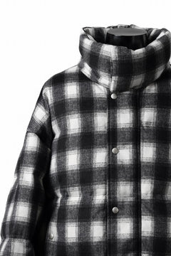 画像をギャラリービューアに読み込む, A.F ARTEFACT HIGH NECK DOWN JACKET / OMBRE CHECK FLANNEL (BLACK x WHITE)
