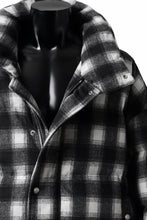 画像をギャラリービューアに読み込む, A.F ARTEFACT HIGH NECK DOWN JACKET / OMBRE CHECK FLANNEL (BLACK x WHITE)