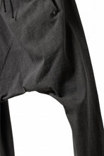 Load image into Gallery viewer, m.a+ elastic waist low crotch 2 pocket pants / P571/MJP1 (CARBON)