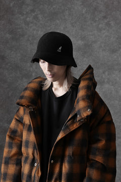 Load image into Gallery viewer, MASTERMIND WORLD x KANGOL® FLIP It RV BERMUDA CASUAL (BLACK)