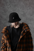 Load image into Gallery viewer, MASTERMIND WORLD x KANGOL® FLIP It RV BERMUDA CASUAL (BLACK)