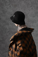 Load image into Gallery viewer, MASTERMIND WORLD x KANGOL® FLIP It RV BERMUDA CASUAL (BLACK)