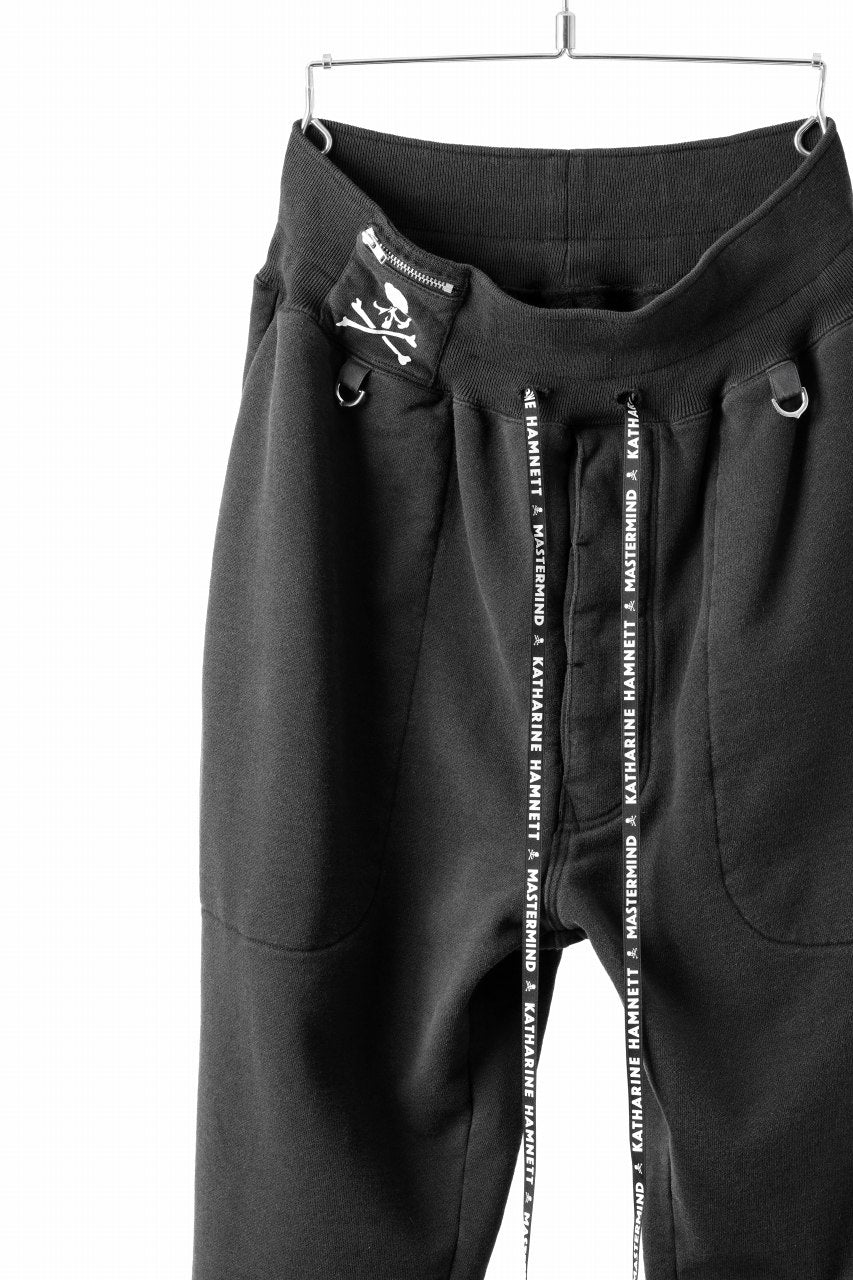Load image into Gallery viewer, MASTERMIND WORLD x KATHARINE HAMNETT JOGGER PANTS (BLACK)