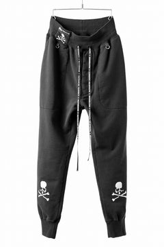 Load image into Gallery viewer, MASTERMIND WORLD x KATHARINE HAMNETT JOGGER PANTS (BLACK)