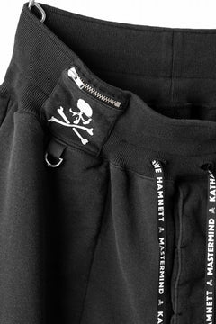 Load image into Gallery viewer, MASTERMIND WORLD x KATHARINE HAMNETT JOGGER PANTS (BLACK)