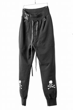 Load image into Gallery viewer, MASTERMIND WORLD x KATHARINE HAMNETT JOGGER PANTS (BLACK)