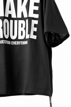 画像をギャラリービューアに読み込む, MASTERMIND WORLD x KATHARINE HAMNETT SLOGAN BIG TEE / MAKE TROUBLE (BLACK)