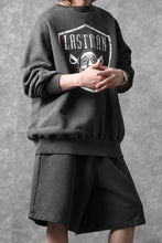 画像をギャラリービューアに読み込む, LASTMAN PRINTED CREW NECK -NFL- (BLACK)