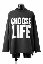 Load image into Gallery viewer, MASTERMIND WORLD x KATHARINE HAMNETT CUTOFF PULLOVER / CHOOSE LIFE (BLACK)