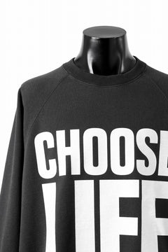 Load image into Gallery viewer, MASTERMIND WORLD x KATHARINE HAMNETT CUTOFF PULLOVER / CHOOSE LIFE (BLACK)