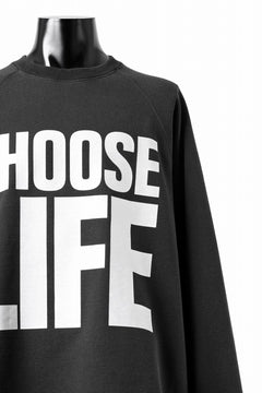 Load image into Gallery viewer, MASTERMIND WORLD x KATHARINE HAMNETT CUTOFF PULLOVER / CHOOSE LIFE (BLACK)