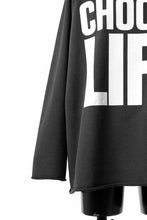 Load image into Gallery viewer, MASTERMIND WORLD x KATHARINE HAMNETT CUTOFF PULLOVER / CHOOSE LIFE (BLACK)