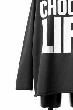Load image into Gallery viewer, MASTERMIND WORLD x KATHARINE HAMNETT CUTOFF PULLOVER / CHOOSE LIFE (BLACK)