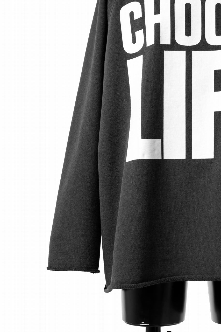 Load image into Gallery viewer, MASTERMIND WORLD x KATHARINE HAMNETT CUTOFF PULLOVER / CHOOSE LIFE (BLACK)