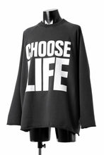 Load image into Gallery viewer, MASTERMIND WORLD x KATHARINE HAMNETT CUTOFF PULLOVER / CHOOSE LIFE (BLACK)