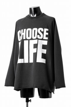 Load image into Gallery viewer, MASTERMIND WORLD x KATHARINE HAMNETT CUTOFF PULLOVER / CHOOSE LIFE (BLACK)