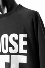 Load image into Gallery viewer, MASTERMIND WORLD x KATHARINE HAMNETT CUTOFF PULLOVER / CHOOSE LIFE (BLACK)