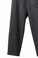 画像をギャラリービューアに読み込む, th products KAPOOR / Wide Tapered Pants / travel wool premiere (gray)