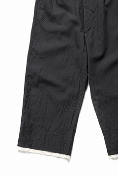 画像をギャラリービューアに読み込む, KLASICA "GALWAY" CUT OFF BOLD STRAIGHT TROUSERS / "END ON END" SUPER 120's WOOL x HEMP (MATT BLACK)