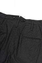 画像をギャラリービューアに読み込む, KLASICA "GALWAY" CUT OFF BOLD STRAIGHT TROUSERS / "END ON END" SUPER 120's WOOL x HEMP (MATT BLACK)