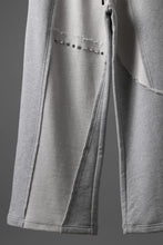 画像をギャラリービューアに読み込む, Feng Chen Wang PANELLED STRAIGHT SWEATPANTS (GREY)