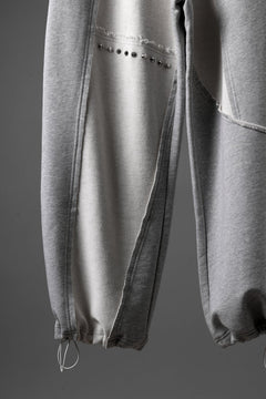 画像をギャラリービューアに読み込む, Feng Chen Wang PANELLED STRAIGHT SWEATPANTS (GREY)