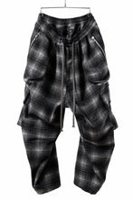 画像をギャラリービューアに読み込む, A.F ARTEFACT HEM-STRING WIDE CARGO PANTS / OMBRE FLANNEL(BLACK x WHITE)