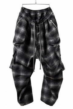 画像をギャラリービューアに読み込む, A.F ARTEFACT HEM-STRING WIDE CARGO PANTS / OMBRE FLANNEL(BLACK x WHITE)