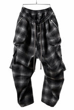 画像をギャラリービューアに読み込む, A.F ARTEFACT HEM-STRING WIDE CARGO PANTS / OMBRE FLANNEL(BLACK x WHITE)