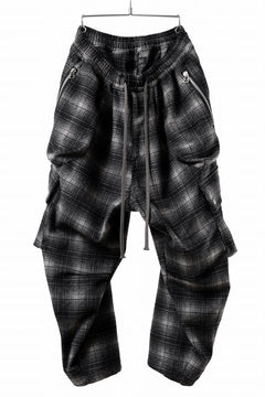 画像をギャラリービューアに読み込む, A.F ARTEFACT HEM-STRING WIDE CARGO PANTS / OMBRE FLANNEL(BLACK x WHITE)