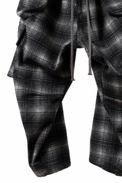 画像をギャラリービューアに読み込む, A.F ARTEFACT HEM-STRING WIDE CARGO PANTS / OMBRE FLANNEL(BLACK x WHITE)