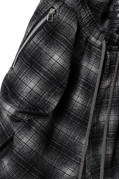 画像をギャラリービューアに読み込む, A.F ARTEFACT HEM-STRING WIDE CARGO PANTS / OMBRE FLANNEL(BLACK x WHITE)