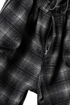 画像をギャラリービューアに読み込む, A.F ARTEFACT HEM-STRING WIDE CARGO PANTS / OMBRE FLANNEL(BLACK x WHITE)