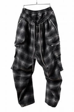 画像をギャラリービューアに読み込む, A.F ARTEFACT HEM-STRING WIDE CARGO PANTS / OMBRE FLANNEL(BLACK x WHITE)