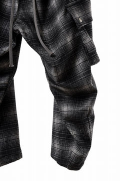 画像をギャラリービューアに読み込む, A.F ARTEFACT HEM-STRING WIDE CARGO PANTS / OMBRE FLANNEL(BLACK x WHITE)