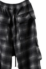 画像をギャラリービューアに読み込む, A.F ARTEFACT HEM-STRING WIDE CARGO PANTS / OMBRE FLANNEL(BLACK x WHITE)