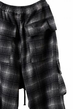 画像をギャラリービューアに読み込む, A.F ARTEFACT HEM-STRING WIDE CARGO PANTS / OMBRE FLANNEL(BLACK x WHITE)