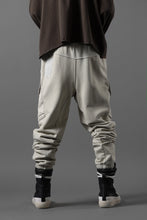 画像をギャラリービューアに読み込む, Ten c SWEAT PANTS / GARMENT DYED DIRECT FIXED DIAGONAL FLEECE + OJJ 11oz (BEIGE)