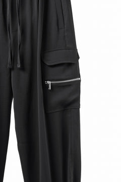 画像をギャラリービューアに読み込む, thom/krom RELAXED FIT CARGO TROUSERS / ELASTIC VISCOSE (BLACK)