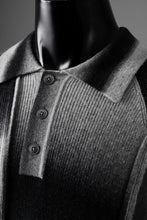 画像をギャラリービューアに読み込む, Feng Chen Wang DECONSTRUCTED GRADIENT KNIT-POLO (GREY TONE/MULTI)