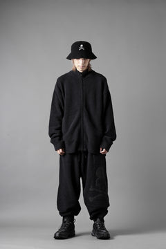 Load image into Gallery viewer, MASTERMIND WORLD LOUNGE LONG PANTS / SOFTY BOA FLEECE (BLACK x CHARCOAL)