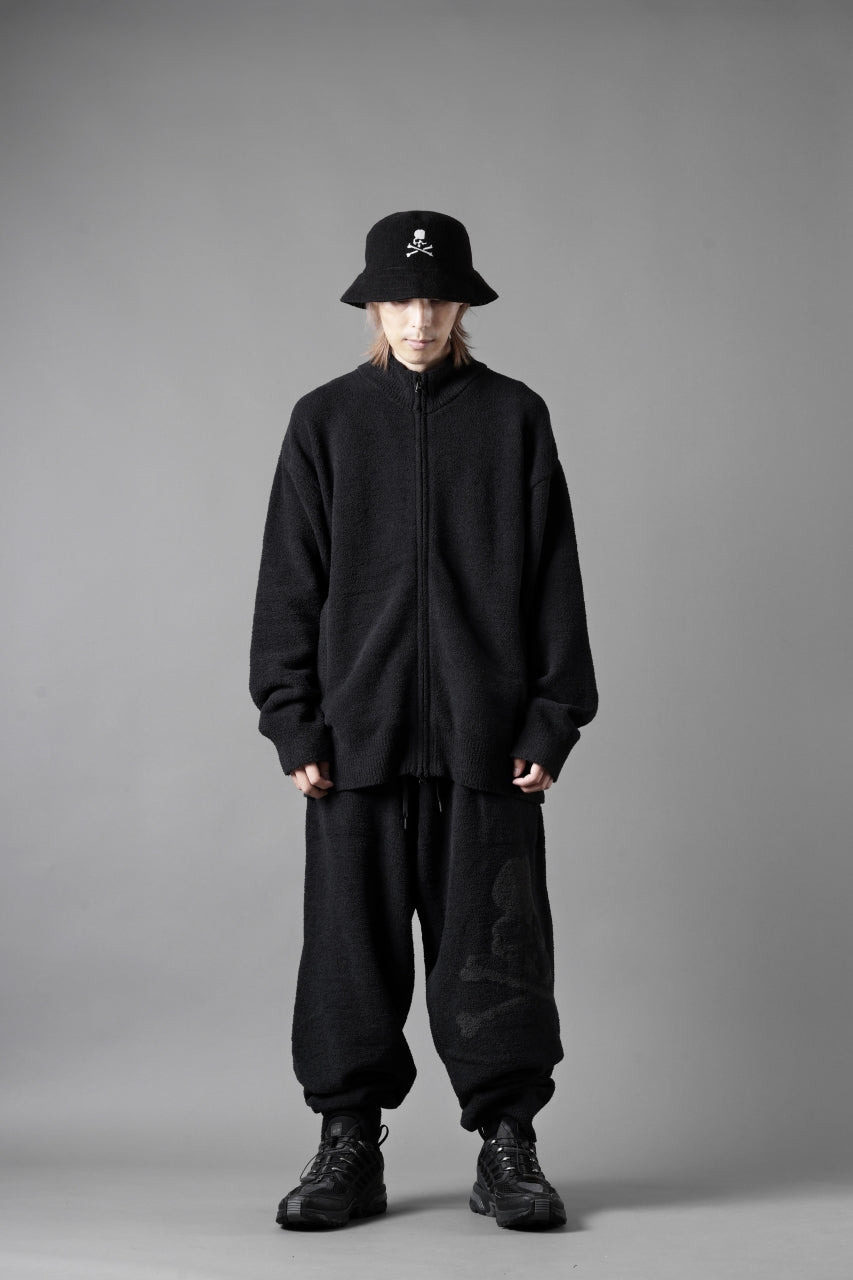 Load image into Gallery viewer, MASTERMIND WORLD LOUNGE LONG PANTS / SOFTY BOA FLEECE (BLACK x CHARCOAL)