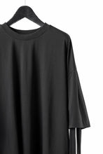 画像をギャラリービューアに読み込む, thom/krom OVERSIZED LAYER PIPING SLEEVE TEE / COTTON JERSEY (BLACK)