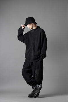 Load image into Gallery viewer, MASTERMIND WORLD LOUNGE LONG PANTS / SOFTY BOA FLEECE (BLACK x CHARCOAL)