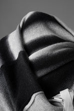 画像をギャラリービューアに読み込む, Feng Chen Wang DECONSTRUCTED GRADIENT KNIT-POLO (GREY TONE/MULTI)