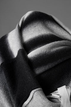 画像をギャラリービューアに読み込む, Feng Chen Wang DECONSTRUCTED GRADIENT KNIT-POLO (GREY TONE/MULTI)