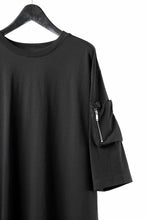 画像をギャラリービューアに読み込む, thom/krom ZIP POCKET SHORT SLEEVE TEE / COTTON JERSEY (BLACK)