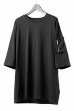 画像をギャラリービューアに読み込む, thom/krom ZIP POCKET SHORT SLEEVE TEE / COTTON JERSEY (BLACK)